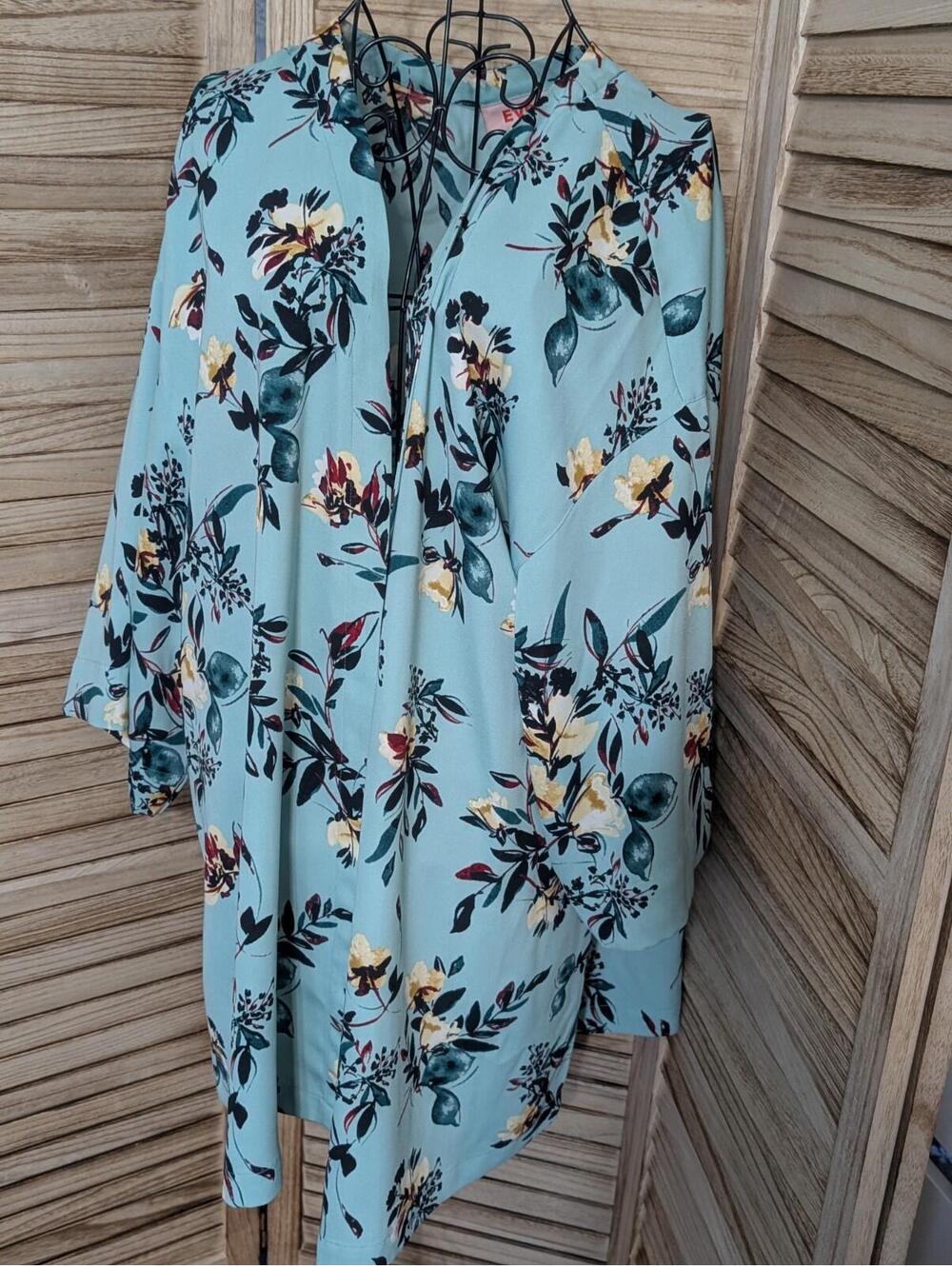Evri women's long sleeve tie front floral print popover top plus size 1x Kimono